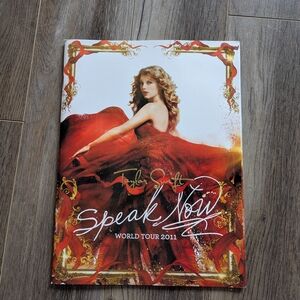 Taylor Swift Speak Now World Tour 2011 Book